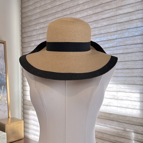 Woman's Nine West Tan and Black Women's Floppy Hat. - Picture 1 of 7